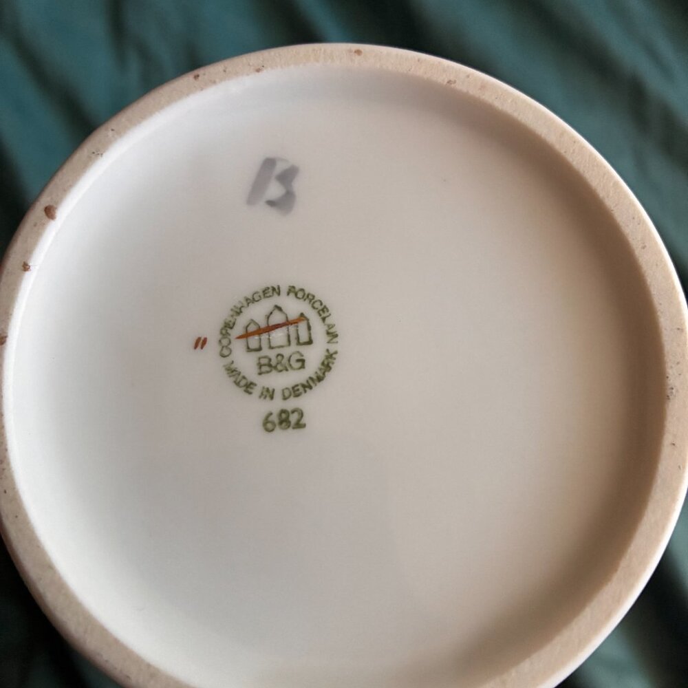 Bing & Grondahl (B & G) Denmark Porcelain Seagull Vase, 8.5 In - Picture 2 of 2